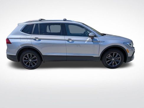 Used 2024 Volkswagen Tiguan SE w/ Panoramic Sunroof Package AWD/4WD image 2