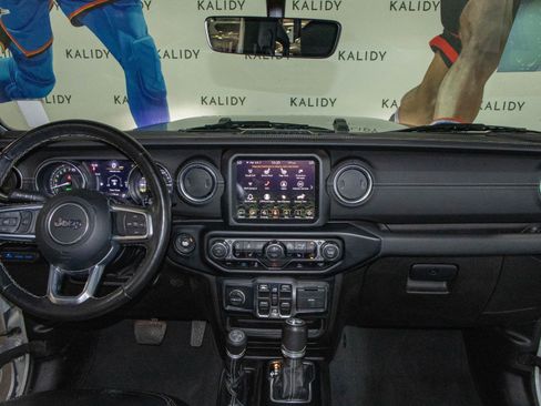 Used 2022 Jeep Wrangler Unlimited Sahara w/ Cold Weather Group AWD/4WD image 3