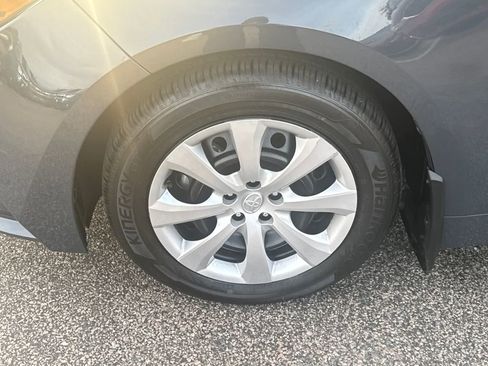 Used 2025 Toyota Corolla LE image 38