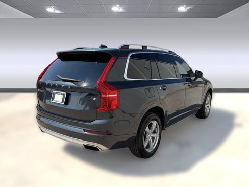 Used 2017 Volvo XC90 T5 Momentum w/ Vision Package FWD image 9