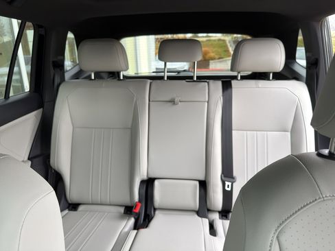 Used 2023 Volkswagen Tiguan SE R-Line image 18