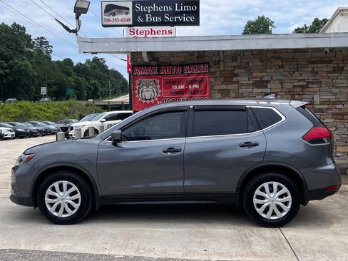 Used 2017 Nissan Rogue S FWD image 3