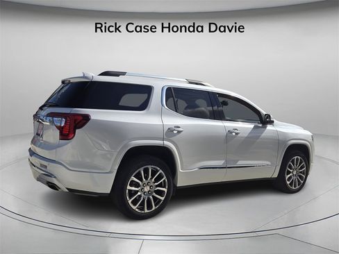 Used 2023 GMC Acadia Denali w/ Denali Technology Package image 7