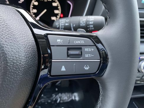 New 2025 Honda Pilot Touring image 16