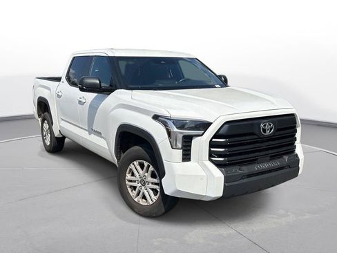 Certified 2025 Toyota Tundra SR5 w/ SR5 Premium Package AWD/4WD image 4