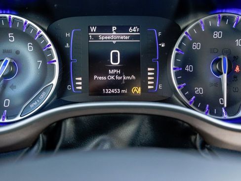 Used 2022 Chrysler Voyager LX image 17