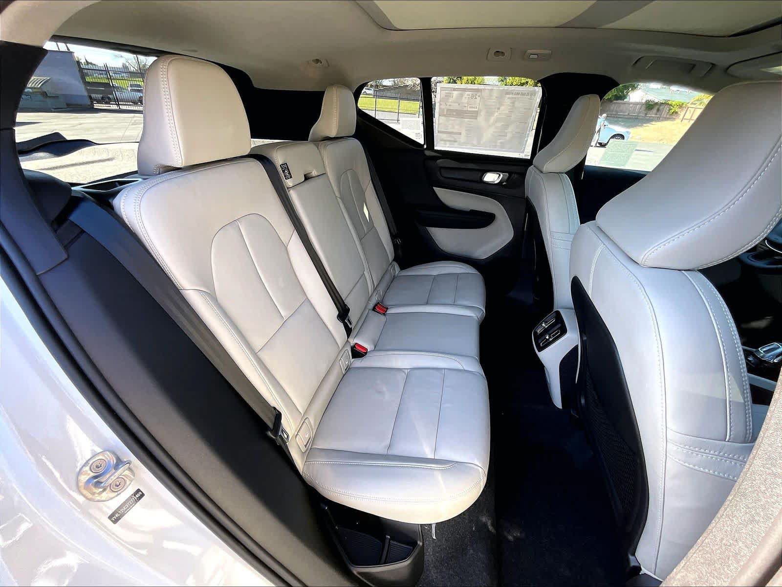 New 2026 Volvo XC40 B5 Plus w/ Protection Package Premier AWD/4WD image 27