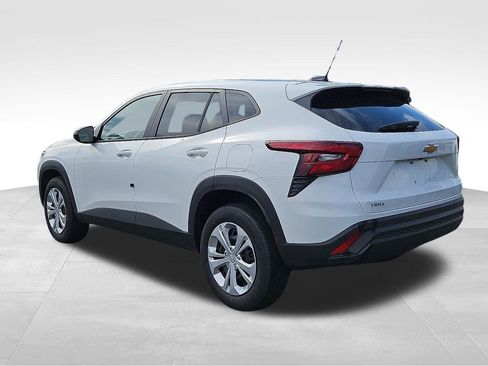 New 2026 Chevrolet Trax LS image 3