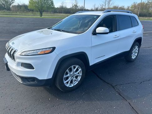 Used 2014 Jeep Cherokee Latitude w/ Cold Weather Group AWD/4WD image 3