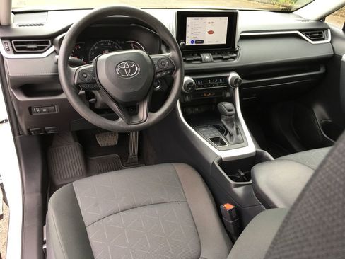 Used 2025 Toyota RAV4 XLE AWD/4WD image 21