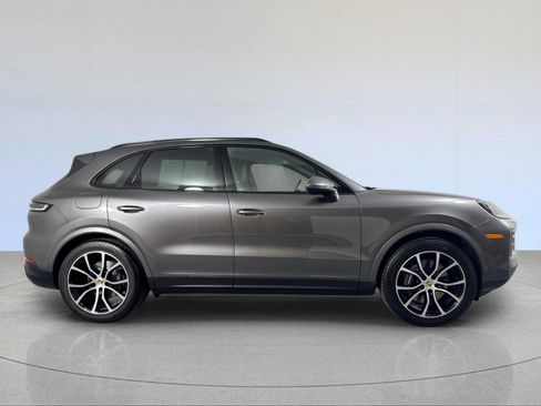 Certified 2024 Porsche Cayenne AWD/4WD image 9