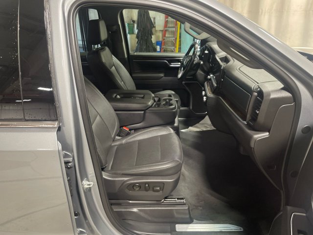 Used 2025 GMC Sierra 1500 SLT AWD/4WD image 24