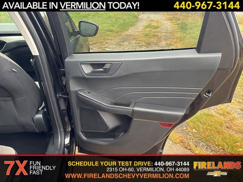 Used 2022 Ford Escape SE w/ SE Sport Appearance Package image 38