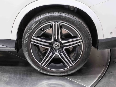Used 2025 Mercedes-Benz GLC 350e 4MATIC image 9