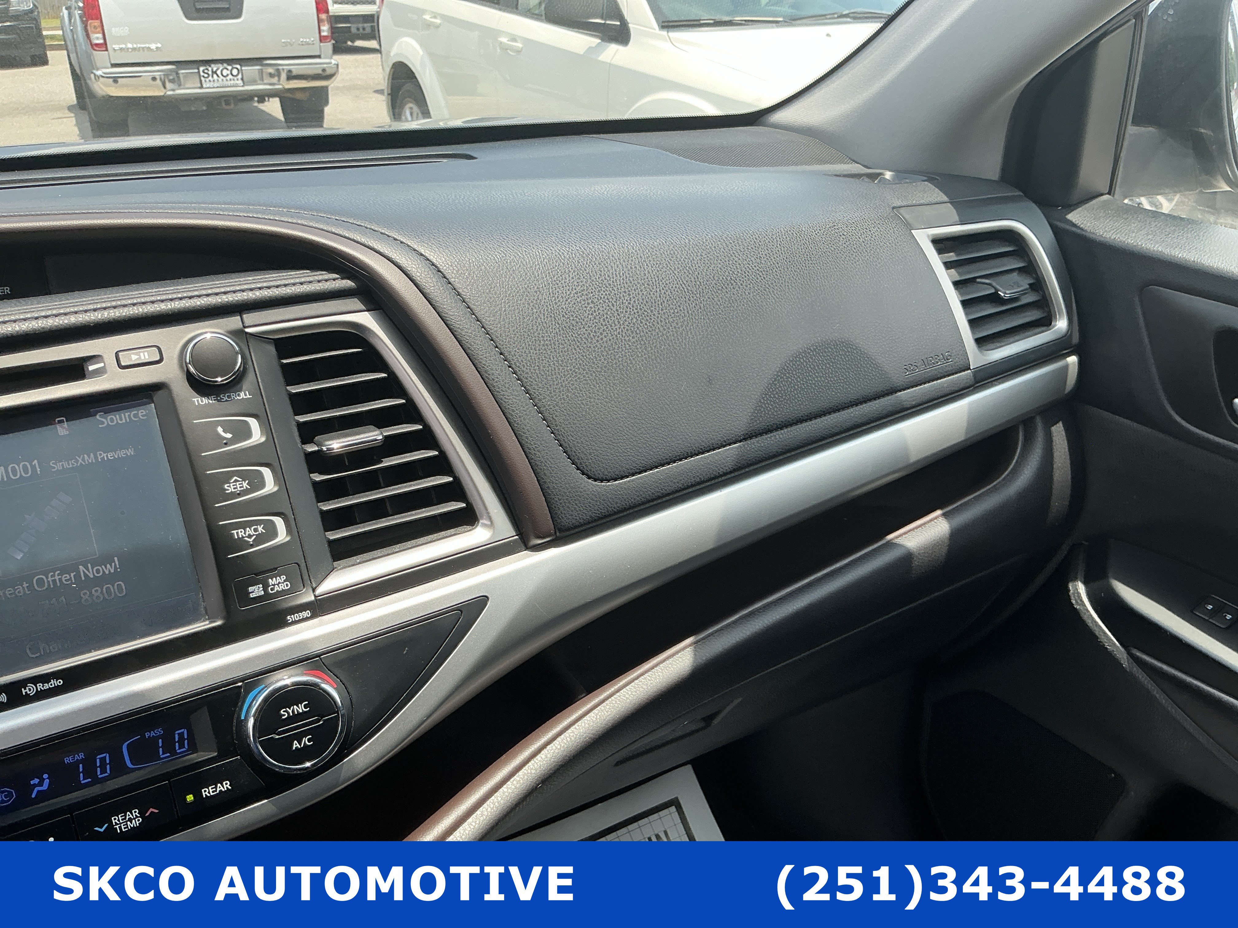 Used 2019 Toyota Highlander XLE FWD image 24