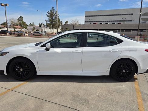 Certified 2025 Toyota Camry SE image 9