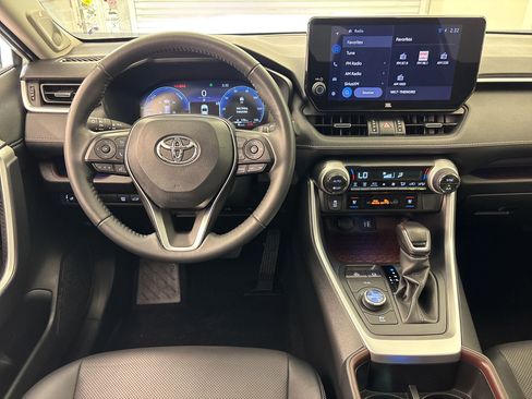 Used 2024 Toyota RAV4 Limited image 30