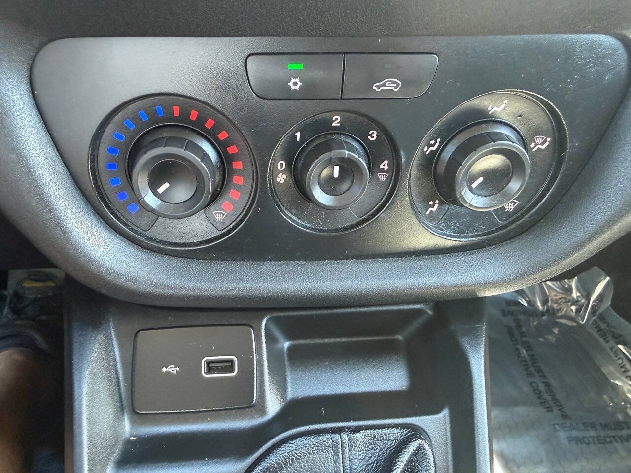 Used 2021 RAM ProMaster City Tradesman SLT w/ Window Group 07 FWD image 34