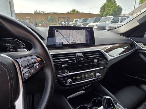 Used 2020 BMW 530e w/ Convenience Package image 15