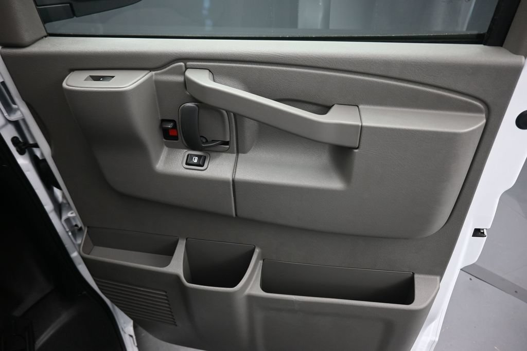 Used 2025 Chevrolet Express 2500 RWD image 35