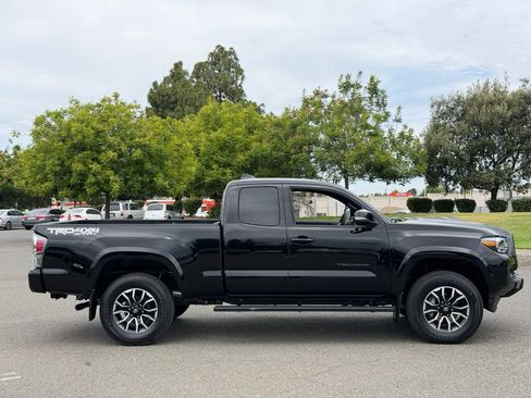 Used 2023 Toyota Tacoma TRD Sport w/ Black Out Package (TMS) AWD/4WD image 6