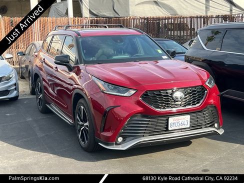Used 2021 Toyota Highlander XSE FWD image 1