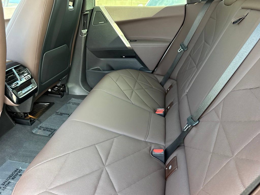 Certified 2024 BMW iX xDrive50 w/ Sport Package AWD/4WD image 33