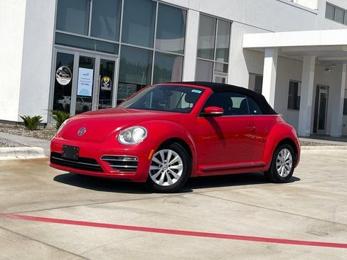 Used 2018 Volkswagen Beetle 2.0T SE FWD image 1