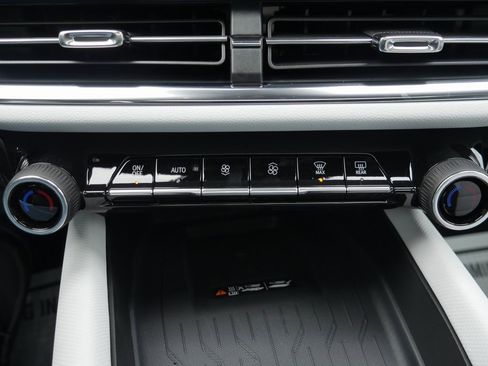 New 2026 Chevrolet Equinox EV LT image 18