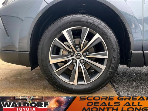 Used 2023 Toyota Venza LE image 11