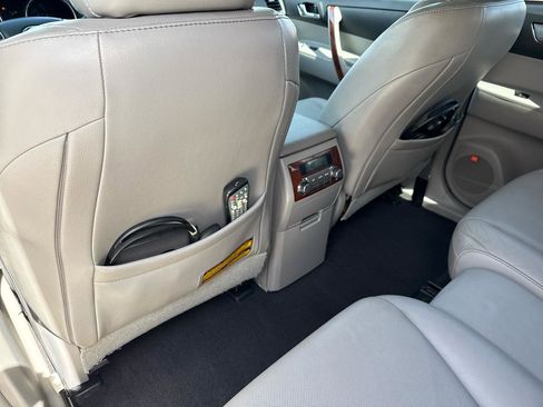 Used 2011 Toyota Highlander Limited w/ Tow Pkg image 44