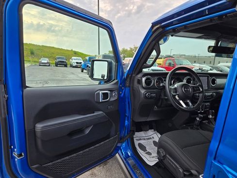 Used 2021 Jeep Wrangler Unlimited Sahara AWD/4WD image 11
