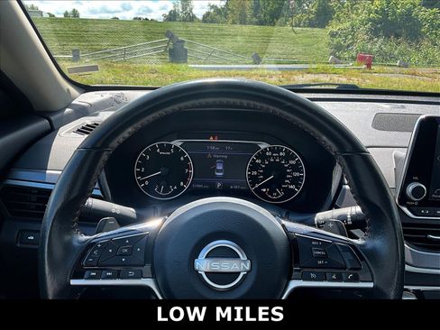 Used 2024 Nissan Altima 2.5 SR FWD image 6