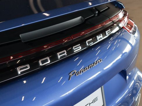 Used 2018 Porsche Panamera image 28