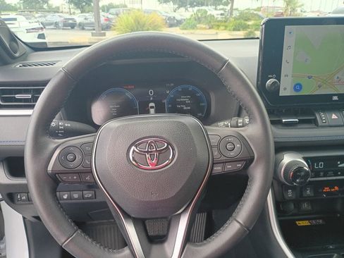 Used 2025 Toyota RAV4 XSE w/ Advanced Technology Package AWD/4WD image 18