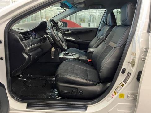 Used 2014 Toyota Camry SE FWD image 21