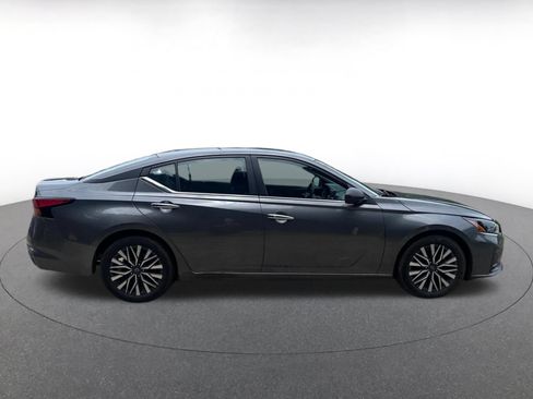 Used 2025 Nissan Altima 2.5 SV FWD image 21