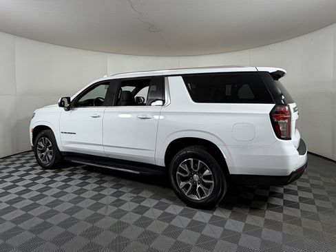 Used 2022 Chevrolet Suburban LT w/ LT Signature Package image 3