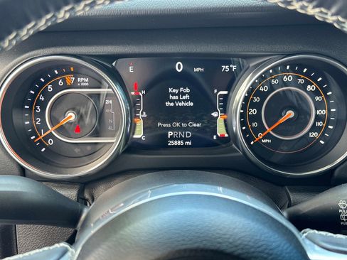 Used 2019 Jeep Wrangler Unlimited Sahara image 29