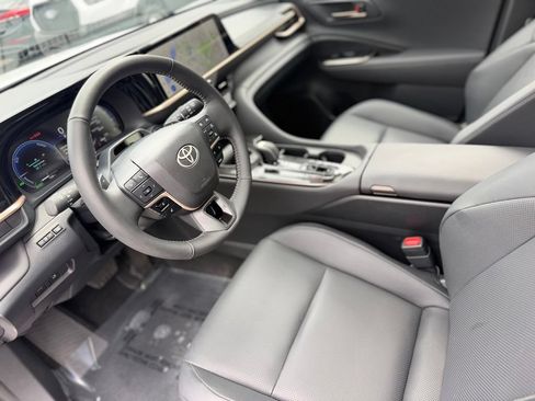 Used 2026 Toyota Crown Signia w/ Advanced Technology Package AWD/4WD image 14