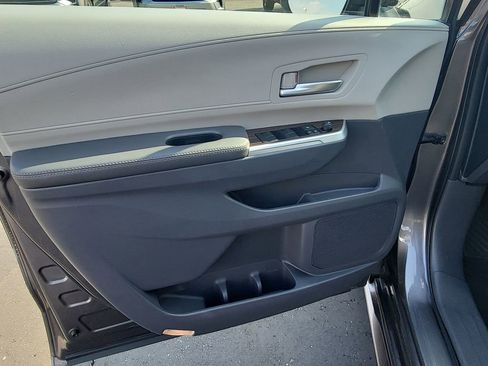 Used 2022 Toyota Sienna XLE image 22