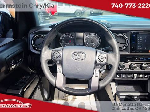 Used 2019 Toyota Tacoma TRD Sport image 7