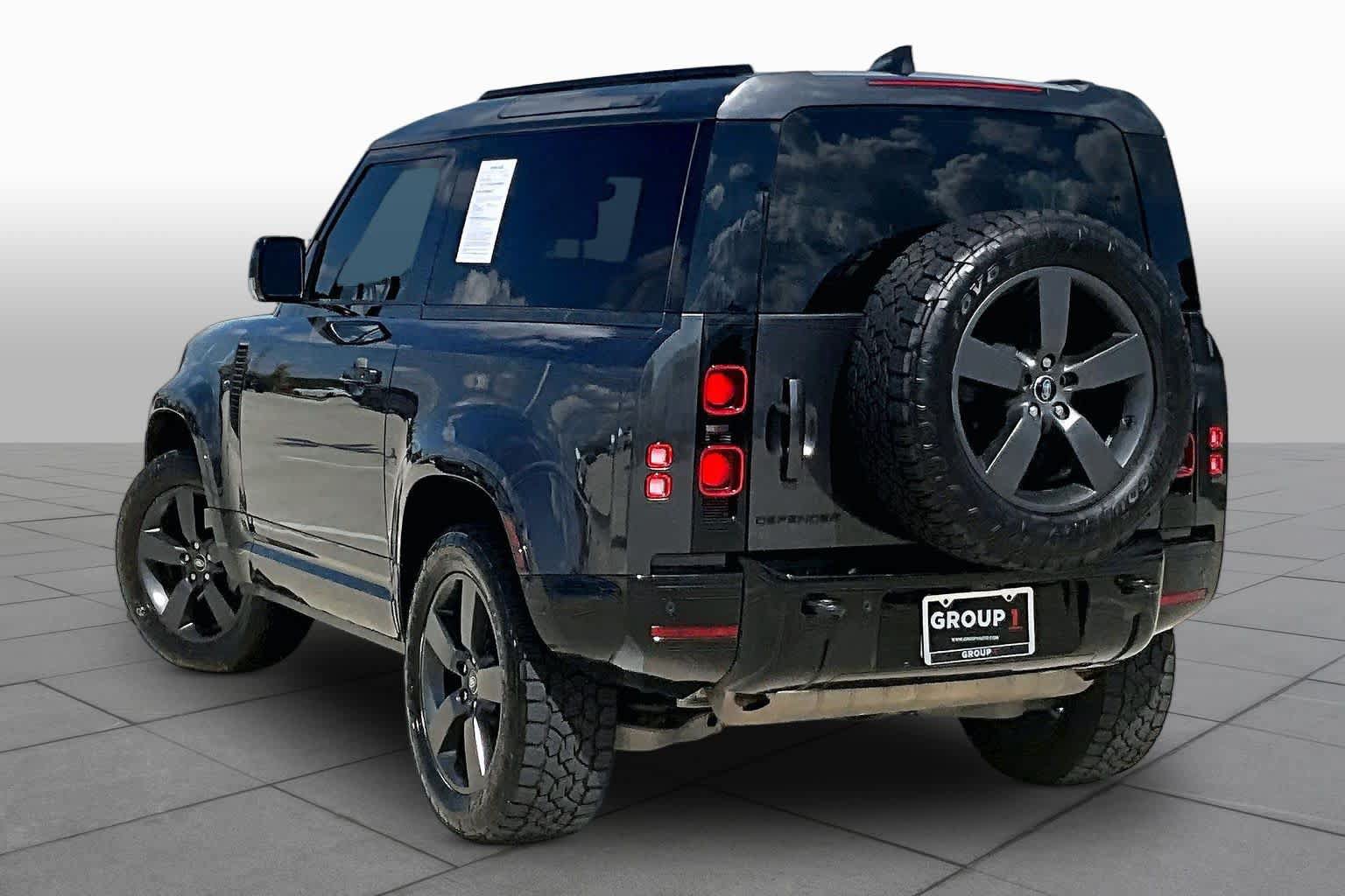 Used 2024 Land Rover Defender 90 X-Dynamic SE AWD/4WD image 10
