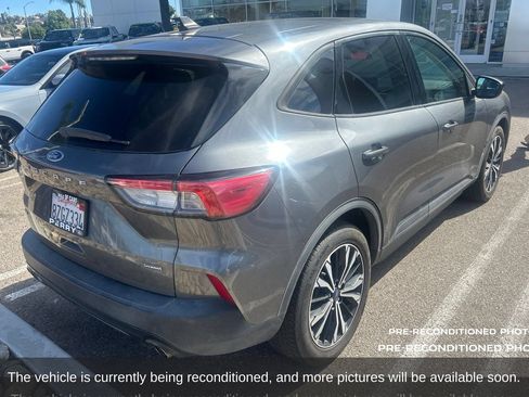 Used 2021 Ford Escape SE w/ SE Sport Appearance Package FWD image 16