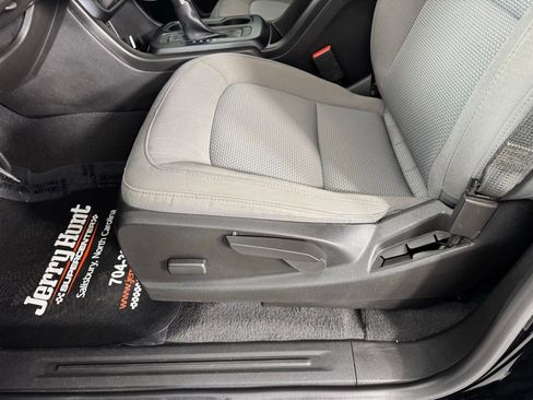 Used 2022 Chevrolet Colorado W/T w/ Custom Special Edition image 16