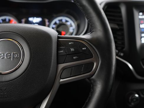 Used 2019 Jeep Cherokee Latitude Plus w/ Comfort/Convenience Group AWD/4WD image 24