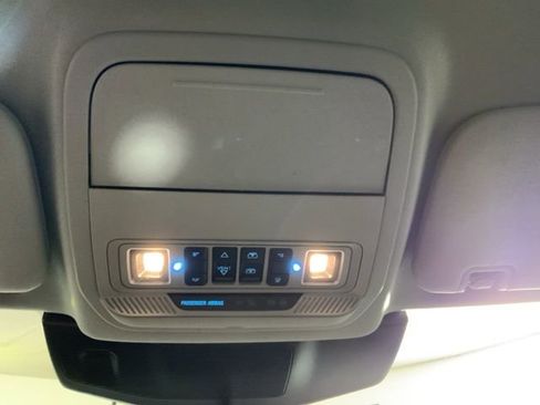 Used 2022 Ford Explorer XLT w/ Equipment Group 202A AWD/4WD image 23