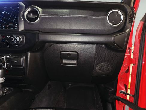 Used 2020 Jeep Wrangler Unlimited Sahara w/ Dual Top Group AWD/4WD image 50