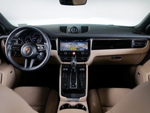 Certified 2026 Porsche Macan image 12