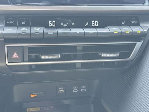 Used 2025 Toyota Camry SE w/ Convenience Package FWD image 29